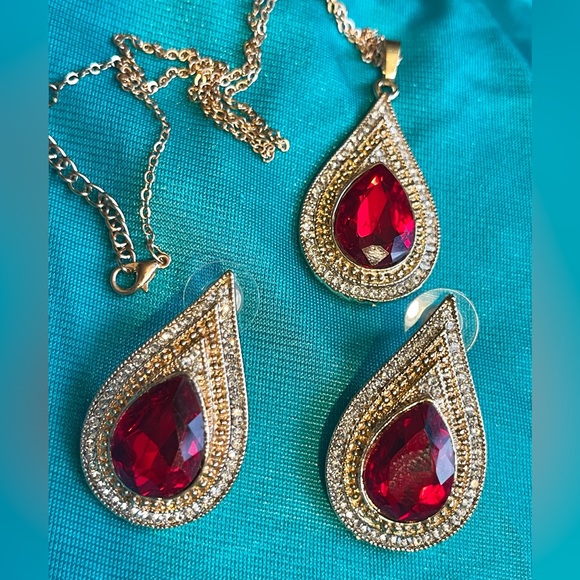Red crystal earrings/necklace set pierced Bling Pavé Sparkly gold Betsey Johnson - Picture 4 of 16